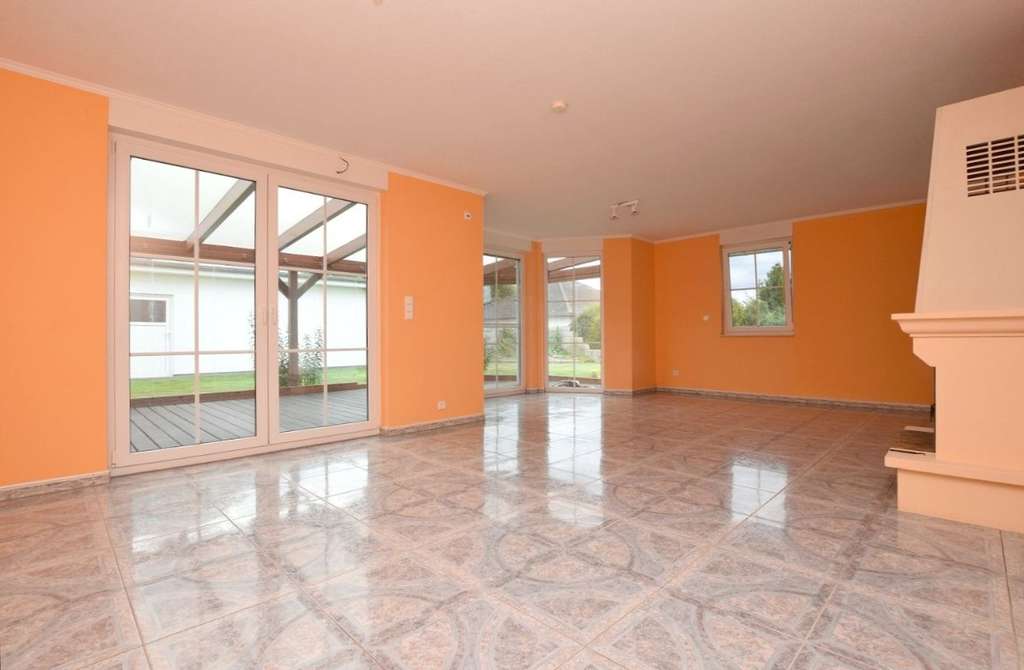 Immobilie in Rühen - Schöne, moderne Doppelhaushälfte mit offener Küche, Kamin, Wintergarten + Garage... - Bild 2