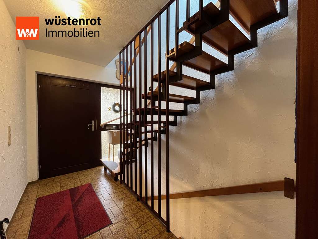 Immobilie in Mutlangen - Gepflegtes Zweifamilienhaus mit großzügigem Grundstück, Terrasse, Balkon und Garage in Mutlangen - Bild 4