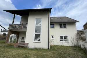 Geräumiges Zweifamilienhaus mit Südbalkon, Garage und schönem Garten! – Tirschenreuth (Kreis) – Vorschaubild 1