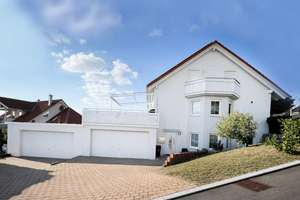 freist. Einfamilienhaus mit Einliegerwohnung & 2 Doppelgaragen – Panoramablick Aichelberg – Alte Steige 2, 73101 Aichelberg – Vorschaubild 1