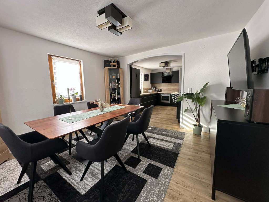 Immobilie in Alpirsbach - Laufend modernisiertes Einfamilienhaus mit Geschichte und Wohnkomfort in Alpirsbach - Bild 2