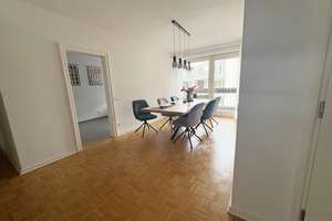 Direkt einziehen! 3 Zimmer mit Einbauküche, 2 Balkone & Blick ins Grüne, Duschbad, Gäste-WC, Aufzug – Klerschweg 1, 50968 Bayenthal, Köln – Vorschaubild 4