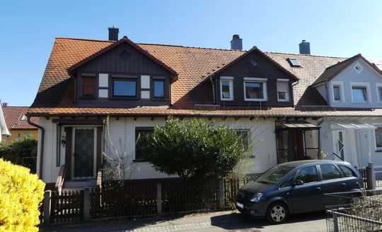 Für Individualisten und Handwerker 
Reiheneckhaus mit Carport und Garten