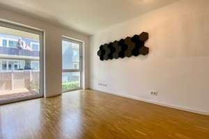 Mit Balkon, Parkettboden,Einbauküche und Tiefgaragenstellplatz!