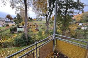 Ruppertsgrün, 2-Zi.-Whg. mit Balkon,Einbauküche, Lift, Bad mit ebenerdiger Dusche – Talstr. 4, 8427 Fraureuth – Vorschaubild 3