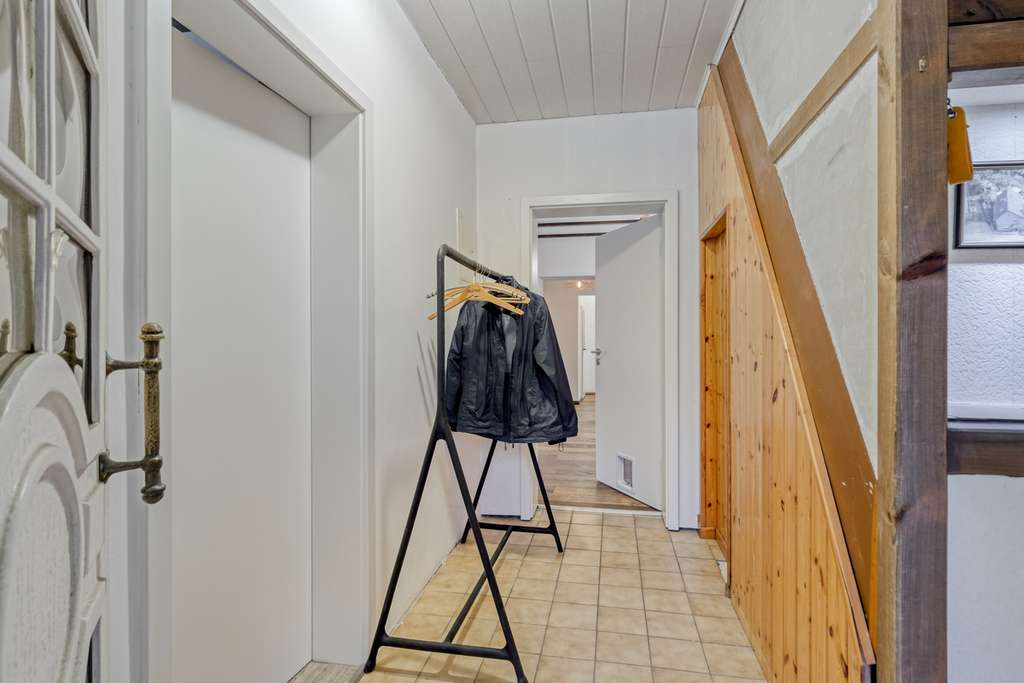 Immobilie in Leichlingen - Großzügiges Ein- oder Zweifamilienhaus mit Charme, Gartenparadies & vielen Möglichkeiten - Bild 4