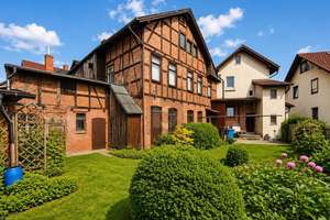 7 ZIMMER, GARTENIDYLLE UND ENTWICKLUNGSPOTENZIAL – Die vollständige Adresse der Immobilie erhältst du vom Anbieter., 98660 Themar – Vorschaubild 3