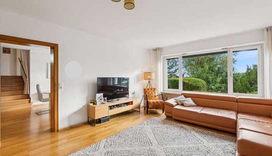 Bild von Repräsentatives Einfamilienhaus mit viel Platz auf traumhaftem Grundstück in Hofheimer Bestlage