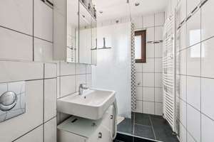 ::: Für Kapitalanleger und Selbstbezieher I gepflegtes 2-3 EFH I Balkon I Garten I Einzelgarage ::: – Die vollständige Adresse der Immobilie erhältst du vom Anbieter., 70439 Stammheim-Süd, Stuttgart – Vorschaubild 4