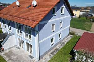 | Leben in schöner Lage| 

Gepflegte Doppelhaushälfte mit Garten, Garage und Ausbaureserve – Die vollständige Adresse der Immobilie erhältst du vom Anbieter., 93142 Maxhütte-Haidhof – Vorschaubild 5