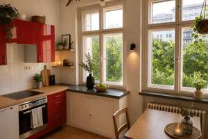 Stilvolle Altbauwohnung im berühmten Zuckerbäckerstil – Balkon mit Blick auf Architekturdenkmäler – Die vollständige Adresse der Immobilie erhältst du vom Anbieter., 10247 Friedrichshain, Berlin – Vorschaubild 4
