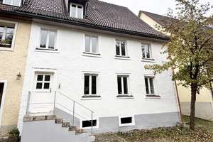 Modernisierte DHH inkl. 196m² Wohnfl., Garage, Balkon, Terrasse uvm. – Tillostraße 22, 79848 Bonndorf im Schwarzwald – Vorschaubild 1