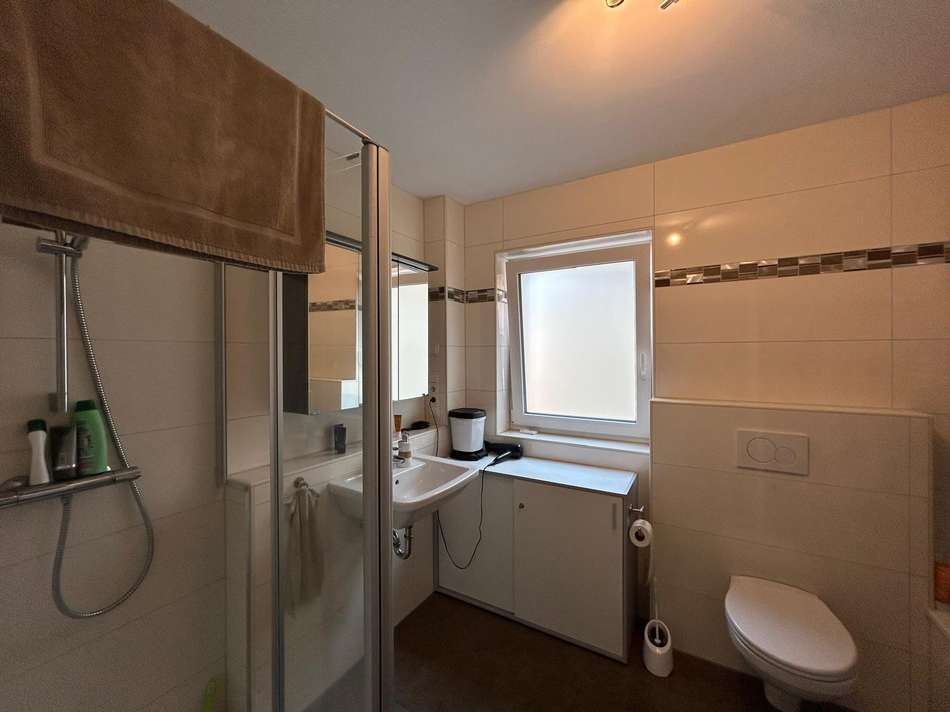 Tageslichtbadezimmer mit Wa...