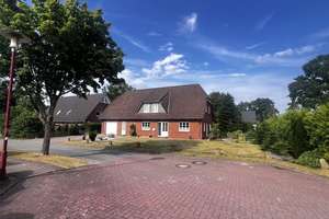 Kapitalanlage! Mehrfamilienhaus in Sylt-Nähe – top gepflegt & sofort bezugsfertig – Ferdinand-Dircks-Weg 3, 25842 Langenhorn – Vorschaubild 2
