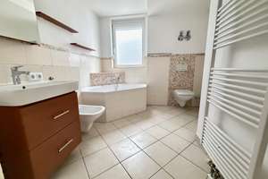 Stilvolle, gepflegte  3-Zimmer-Erdgeschosswohnung mit Terrasse und Garten. Waldtrudering – Lachenmeyrstraße 4, 81827 Waldtrudering, München – Vorschaubild 11