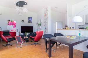 Geräumiges Dachjuwel im Kiez mit Balkon und Bad-Oase