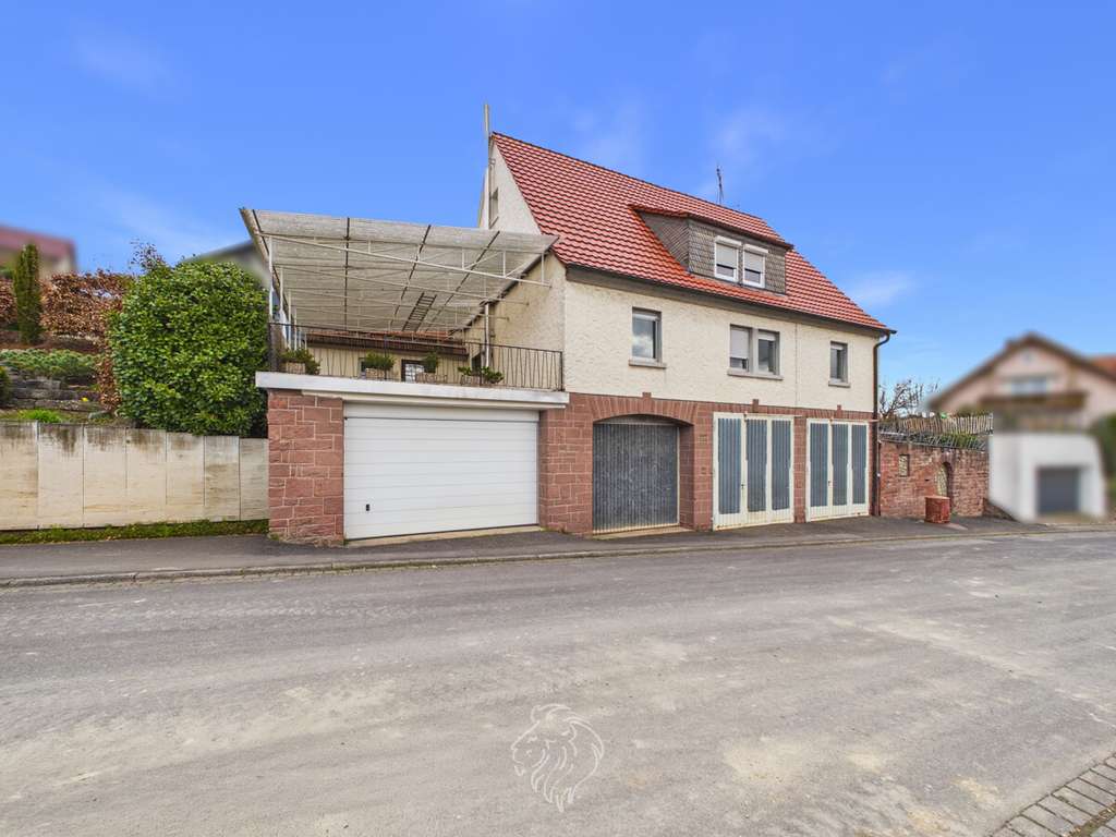 Immobilie in Helmstadt - Großzügiges Wohnhaus mit Garten, Balkon und Werkstattflächen - Bild 0