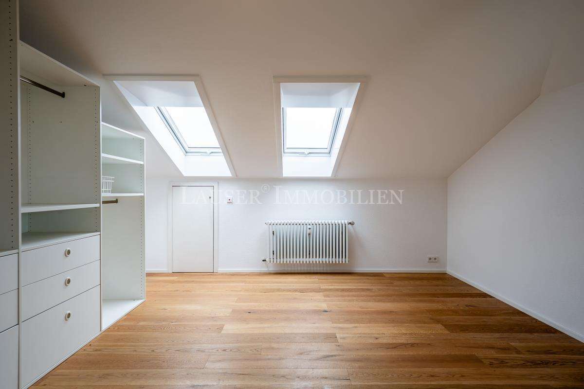 Riesige 3,5-Zimmer-Dachgeschoss-Wohnung (Fahrstuhl) mit Aussichtsterrasse in S-Möhringen - Photo 1