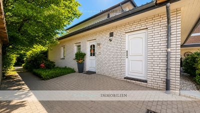 Zweifamilienhaus mit unverbaubarem Weitblick in die Natur!