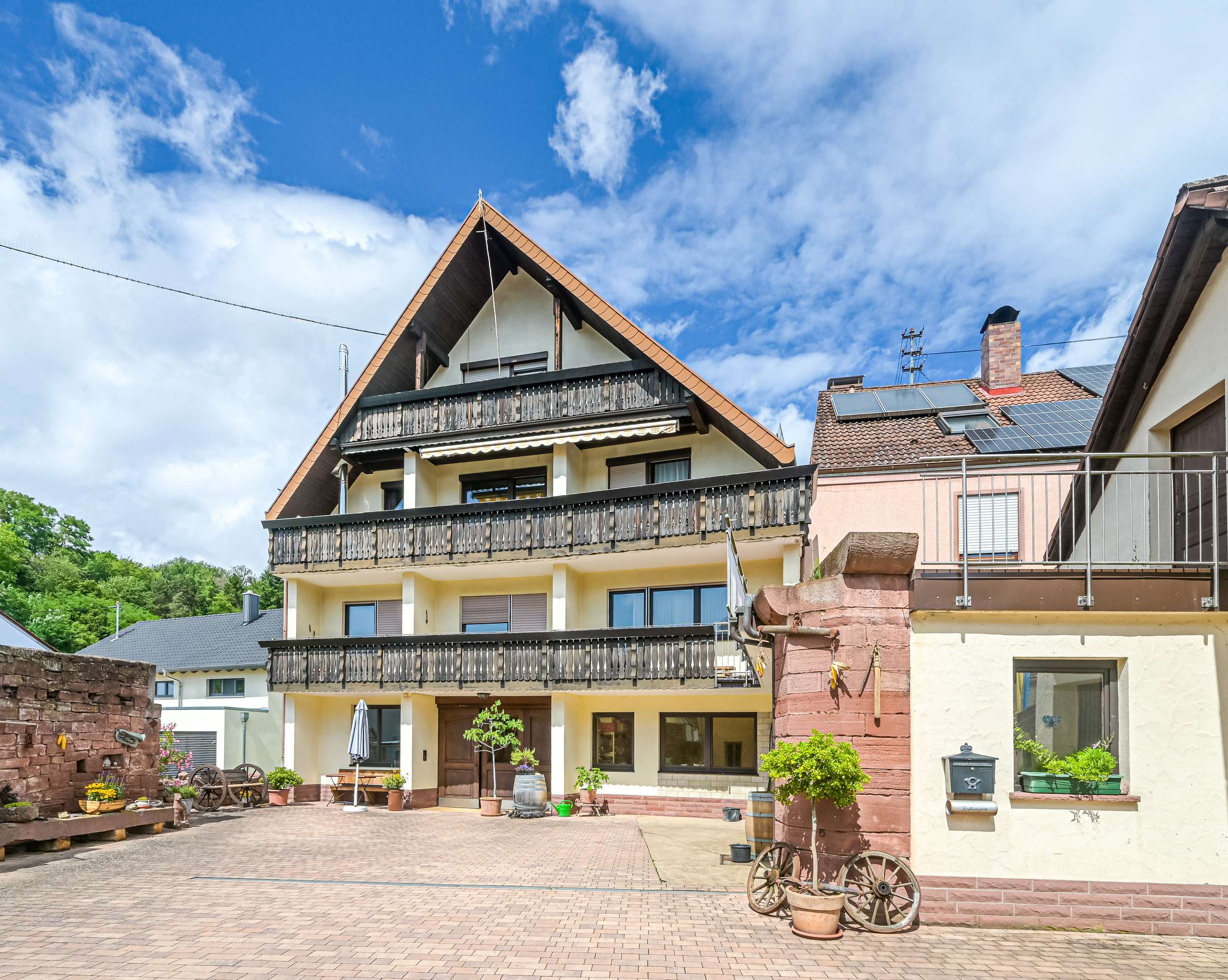 Investoren aufgepasst!! Großes MFH in Wertheim zu verkaufen, Main Tauber Kreis – Bild 1