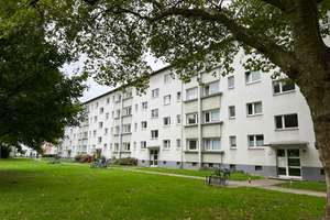 3 Zimmer - Küche dazu - Balkon - Wannenbad mit Fenster - Duisburg Rheinhausen – Brahmsstraße 3, 47226 Rheinhausen-Mitte, Duisburg – Vorschaubild 1