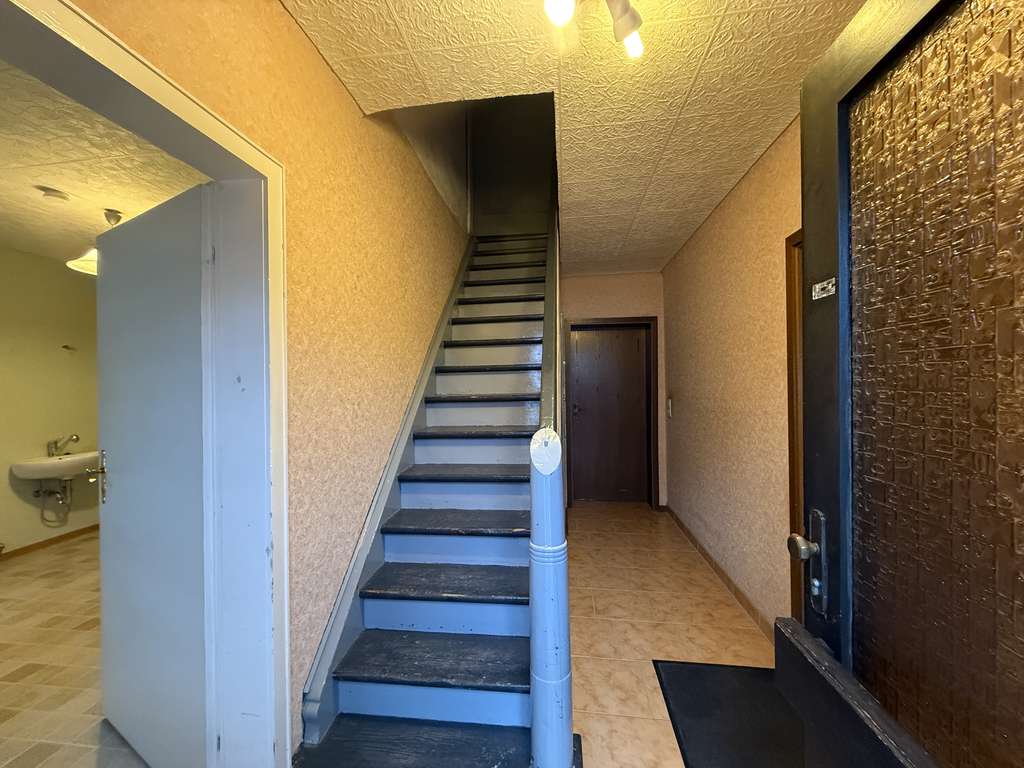 Immobilie in Eppelborn - Modernisierungsbedürftiges einseitig angebautes Haus mit Ausbaupotenzial – in ruhiger Lage von Eppel - Bild 1