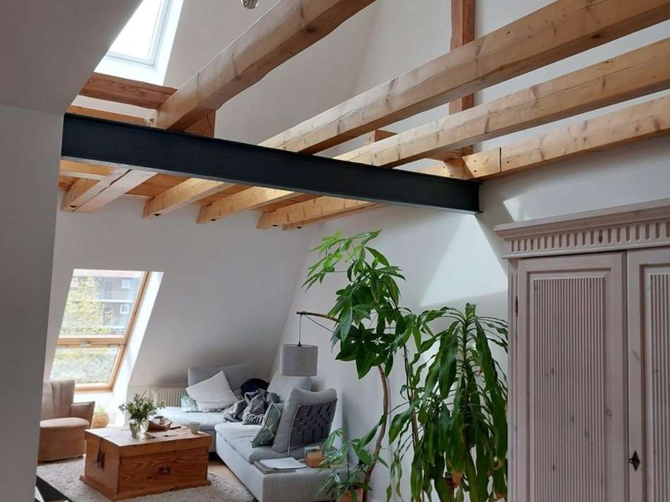 Wohnzimmer mit Galerieblick