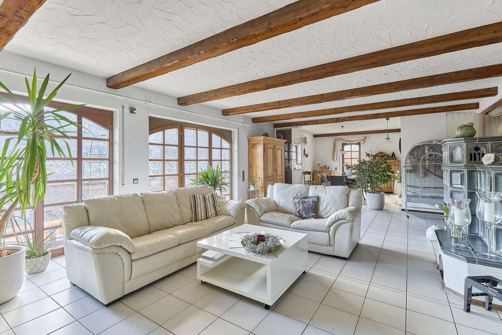 Immobilie in Lambrecht - Ankommen. Durchatmen. Zuhause sein. Familienidylle mit wunderschönem Weitblick ins Grüne - Bild 2