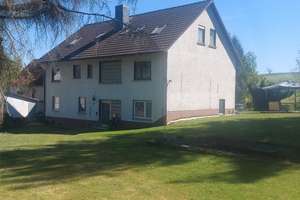 Großzügiges Mehrfamilienhaus mit Werkstatt, Garten, Teich & Glasfaser in Freiensteinau – Die vollständige Adresse der Immobilie erhältst du vom Anbieter., 36399 Freiensteinau – Vorschaubild 1