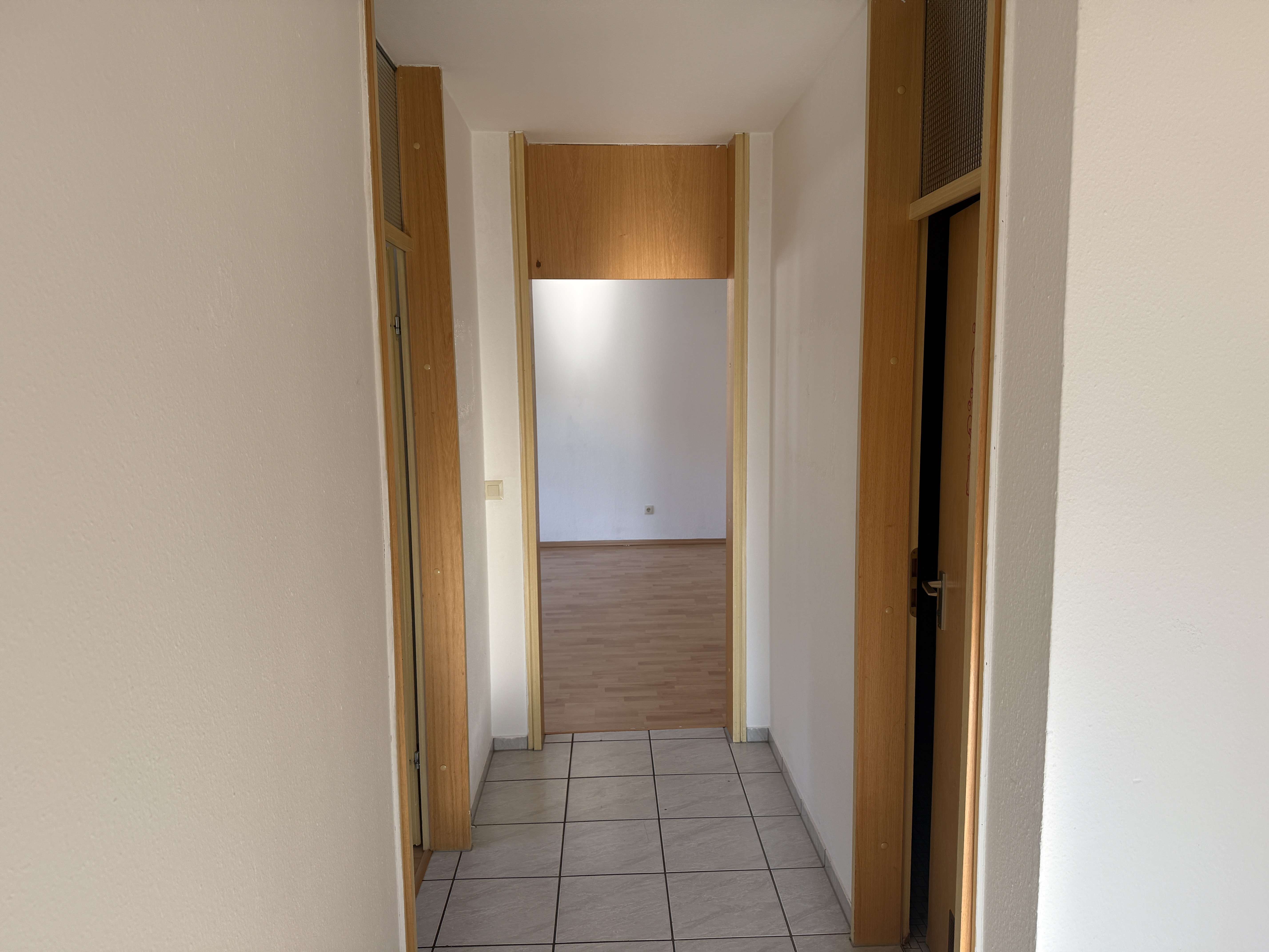 Immobilie in Niedernhall - Große 3 Zimmerwohnung mit 2 Balkone, Stellplatz und Aussicht auf die Weinberge - Bild 11