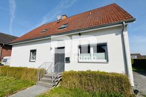 Charmantes Ein- bis Zweifamilienhaus mit großem Garten in begehrter Lage – Die vollständige Adresse der Immobilie erhältst du vom Anbieter., 31079 Sibbesse – Vorschaubild 1