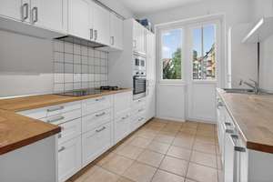Traumlage Südstadt, im 1. OG: Stilvolle 4-Zimmer-Wohnung, mit 2 Balkonen und Blick ins Grüne! – 30173 Südstadt, Hannover – Vorschaubild 17