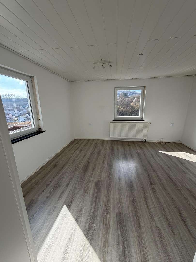 Immobilie in Beratzhausen - *Frisch Saniert & Provisionsfrei* Wunderschönes Einfamilienhaus mit malerischer Aussicht & 3 Gärten - Bild 11