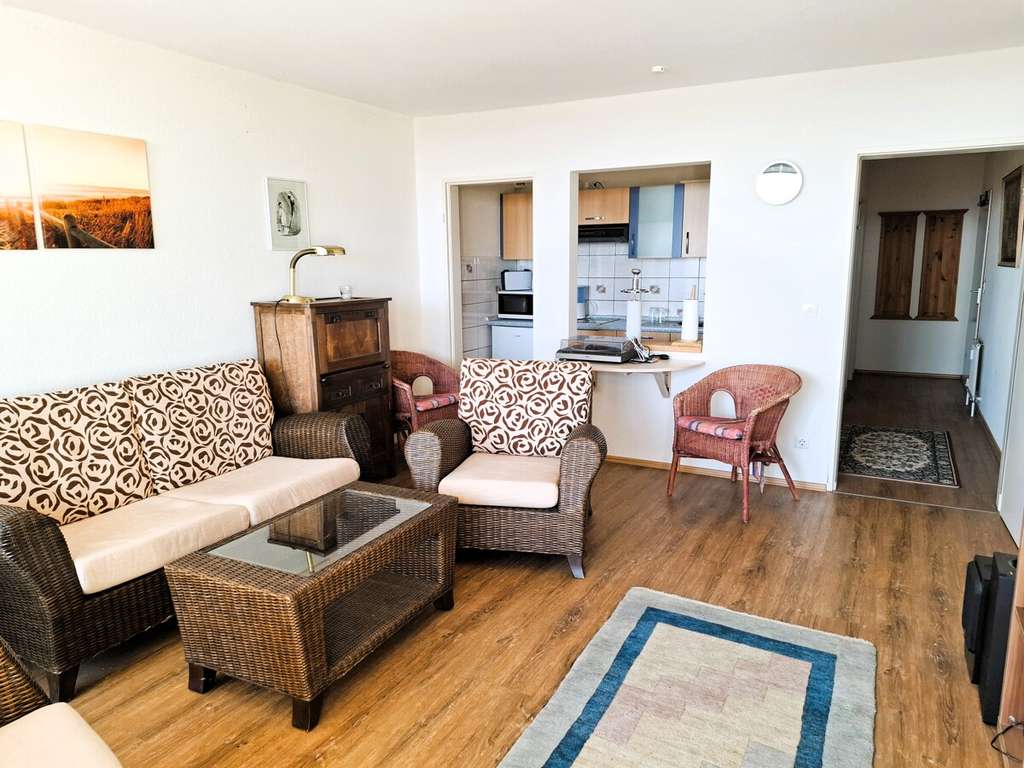 Immobilie in Freyung - Bezaubernde, möblierte 2-Zi.-Whg, mit Balkon und traumhafter Aussicht am Geyersberg - Bild 2