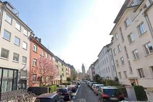 Lichtdurchflutetes Wohnen in Nippes: 3-Zimmer-Dachgeschosswohnung! Ideal für Eigennutzer & Anleger!