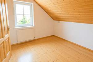 Großzügig leben & wohnen -  Besonderes Holzhaus mit großem Garten & Garage in Großalfalterbach – Die vollständige Adresse der Immobilie erhältst du vom Anbieter., 92364 Deining – Vorschaubild 13