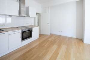 Wohlfühlen am Ostendplatz: Sanierter Altbau, EBK, Balkon & hohe Decken  – 70188 Ostheim, Stuttgart – Vorschaubild 2