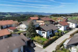 Einziehen - Wohlfühlen:  Wohnhaus mit Einliegerwohnung in der Gemeinde Regen – Die vollständige Adresse der Immobilie erhältst du vom Anbieter., 94209 Regen – Vorschaubild 8