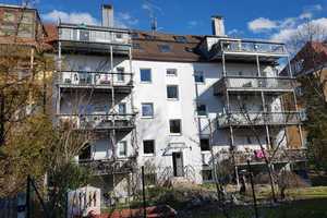 Traumhaft helle 3 Zi. Galerie-Wohnung, EBK, 11 qm SW Balkon, toller Blick über München.  – Waisenhausstraße 15, 80637 München – Vorschaubild 1