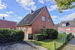 Attraktives Zweifamilienhaus in zentraler Lage von Itzehoe – Steinburg (Kreis) – Vorschaubild 2