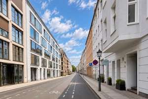 Exklusive 2-Zimmer-Wohnung mit großer Terrasse und Stellplatz in begehrtester Lage von Berlin-Mitte – Die vollständige Adresse der Immobilie erhältst du vom Anbieter., 10119 Mitte (Ortsteil), Berlin – Vorschaubild 2