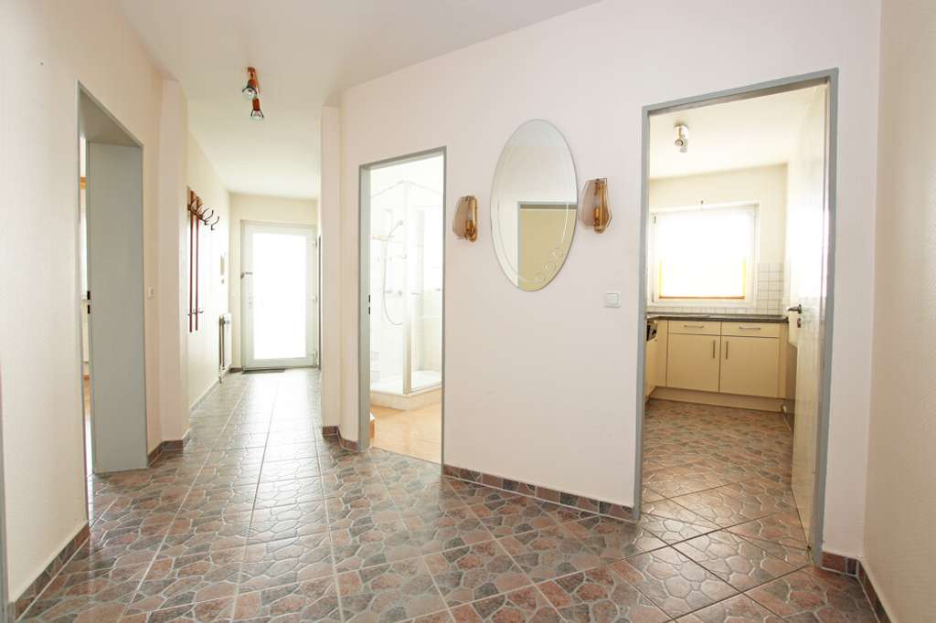 Immobilie in Bad Schwartau - „Großzügiges Wohnglück in Bad Schwartau – Loggia, Fahrstuhl & Top-Lage“ - Bild 4