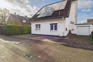 Freistehend, energieeffizient & naturnah –EFH mit Photovoltaikanlage direkt am Hülser Bruch