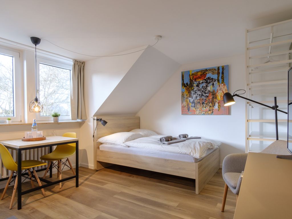 Hochwertig ausgestattetes und modernes Dachgeschoss Studio Appartement