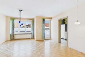 Großzügige 2 ZKB mit Balkon und Tiefgaragenstellplatz in citynaher Wohnlage