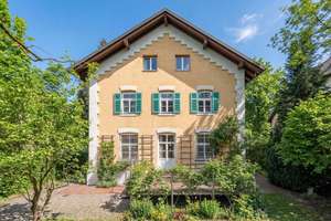 Historische Villa mit hinreißendem Flair und großem Raumangebot in ruhiger Lage