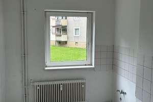 Familienhit mit Balkon & Tageslichtbad - Frisch renovierte 3-Zimmer-Wohnung – Hasenwinkel 11, 38226 Lebenstedt, Salzgitter – Vorschaubild 3