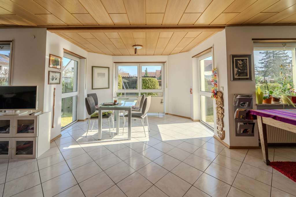 Immobilie in Mannheim - Attraktives Investment: Gepflegtes Haus mit 4 Einheiten, Garagen und Ausbaupotenzial - Bild 4