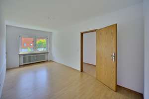 Sonnige 3-Zimmer-Wohnung mit Balkon und Garage im gewachsenen Wohngebiet von Nürnberg-Altenfurt – Die vollständige Adresse der Immobilie erhältst du vom Anbieter., 90475 Altenfurt, Moorenbrunn, Nürnberg – Vorschaubild 6