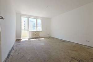 Freie 3-Zimmer-Wohnung mit Südbalkon und Aufzug nahe Spree und Schloss Charlottenburg!
